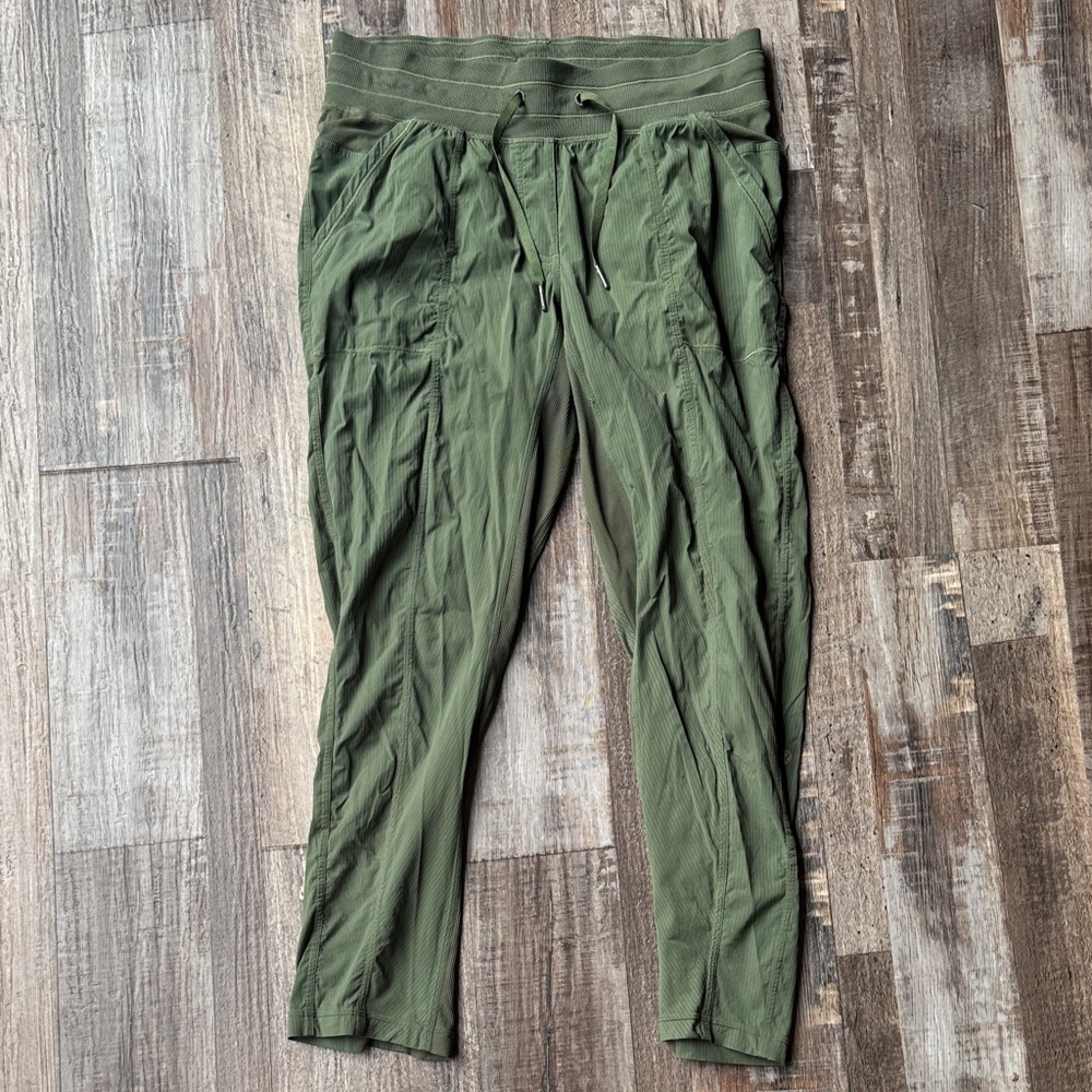 Lululemon Olive Green Jogger Capri’s